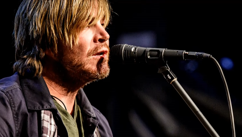 Jack Ingram Helps Spread Christmas Cheer with &#8216;The Christmas Song&#8217;