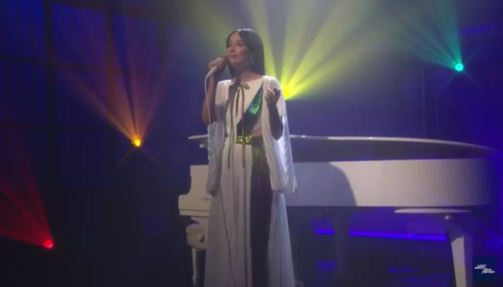 ICYMI: Kacey Musgraves Sings ‘Rainbow’ on ‘Late Night With Seth Meyers’