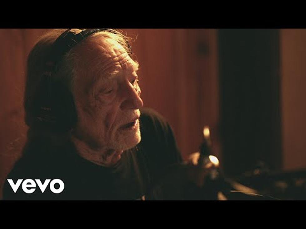 Willie Nelson Honors Frank Sinatra