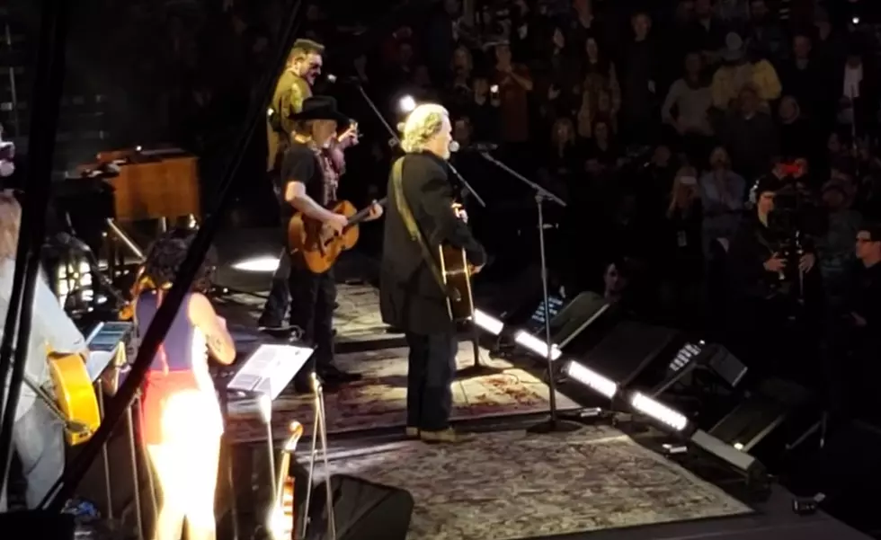 Kris Kristofferson, Willie Nelson, Eric Church Perform ‘Me and Bobby McGee’