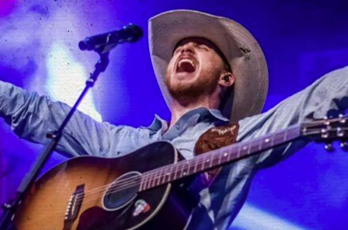 WATCH Cody Johnson 'Dance Her Home' Synced to Christmas Lights