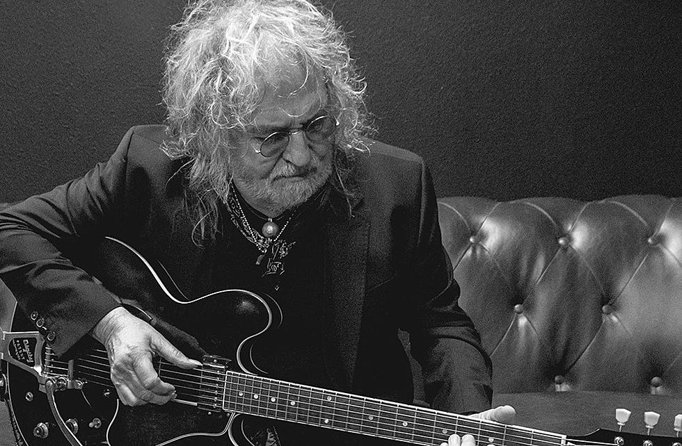 Ray Wylie Hubbard Signs with Big Machine Records