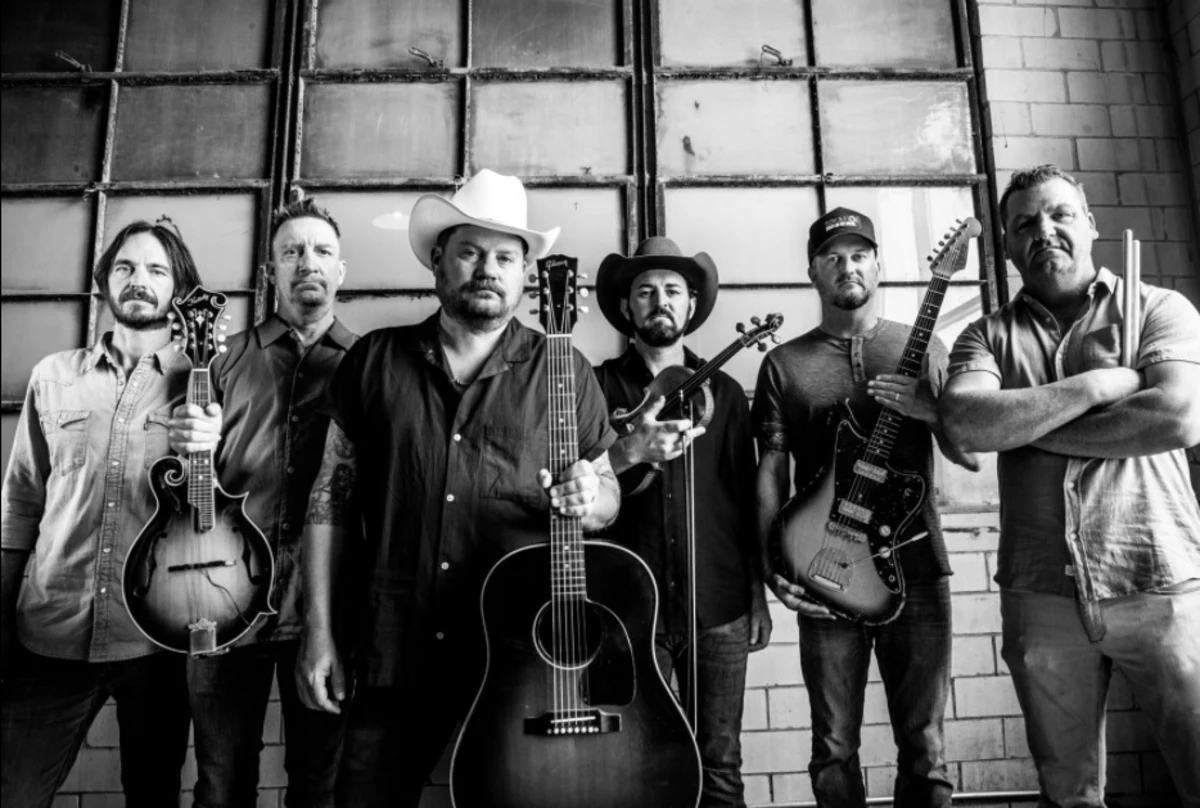 Randy Rogers Band Go Down Memory Lane in New, 'Pictures Frames'