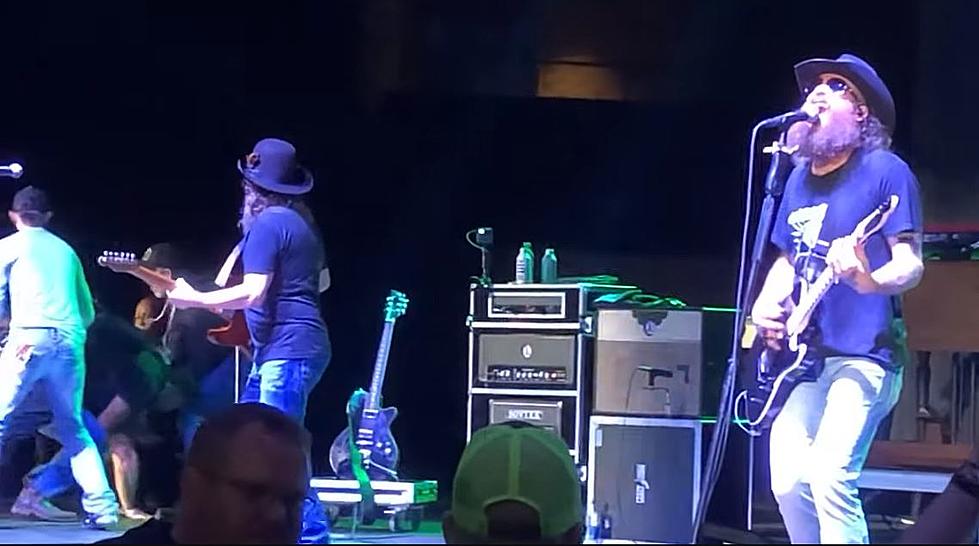 Drunk Man Fights Security on Stage, While Cody Jinks Just Keeps Singing Like It&#8217;s Normal