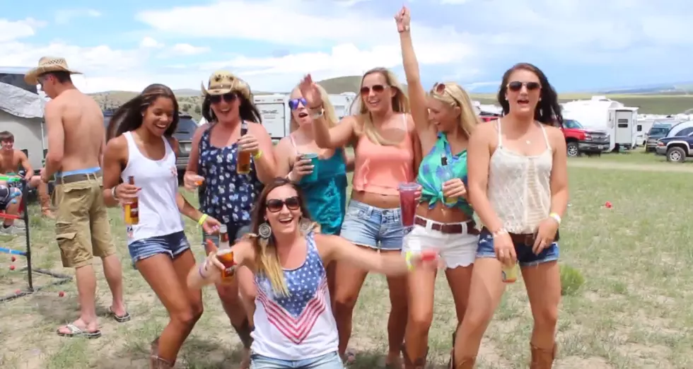 Headwaters Country Jam Fans Sing Along to ‘Save a Horse Ride a Cowboy’ [VIDEO]