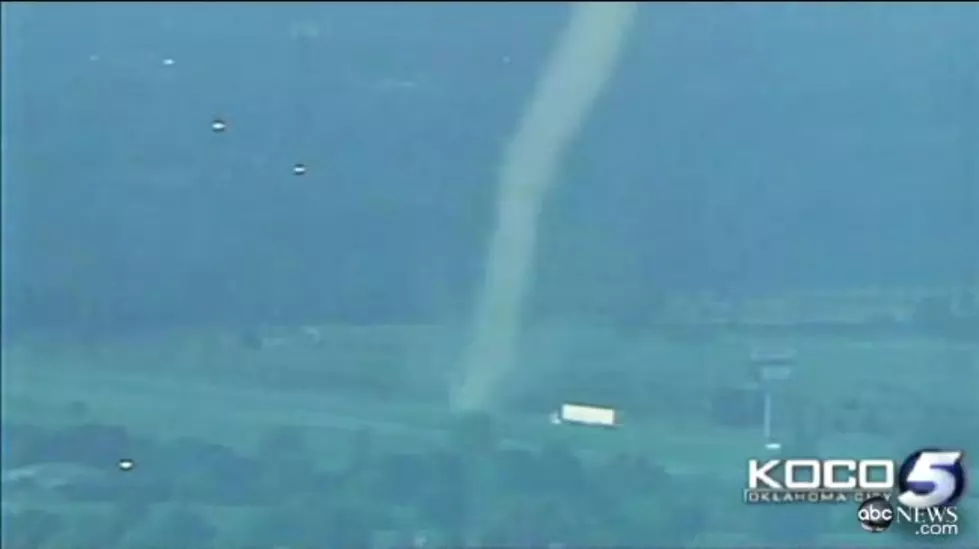 [VIDEO] Oklahoma Tornado Rips Apart Semi!