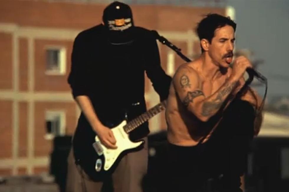Watch the Hot Chili Peppers For “The Adventures Rain Dance Maggie” [VIDEO]