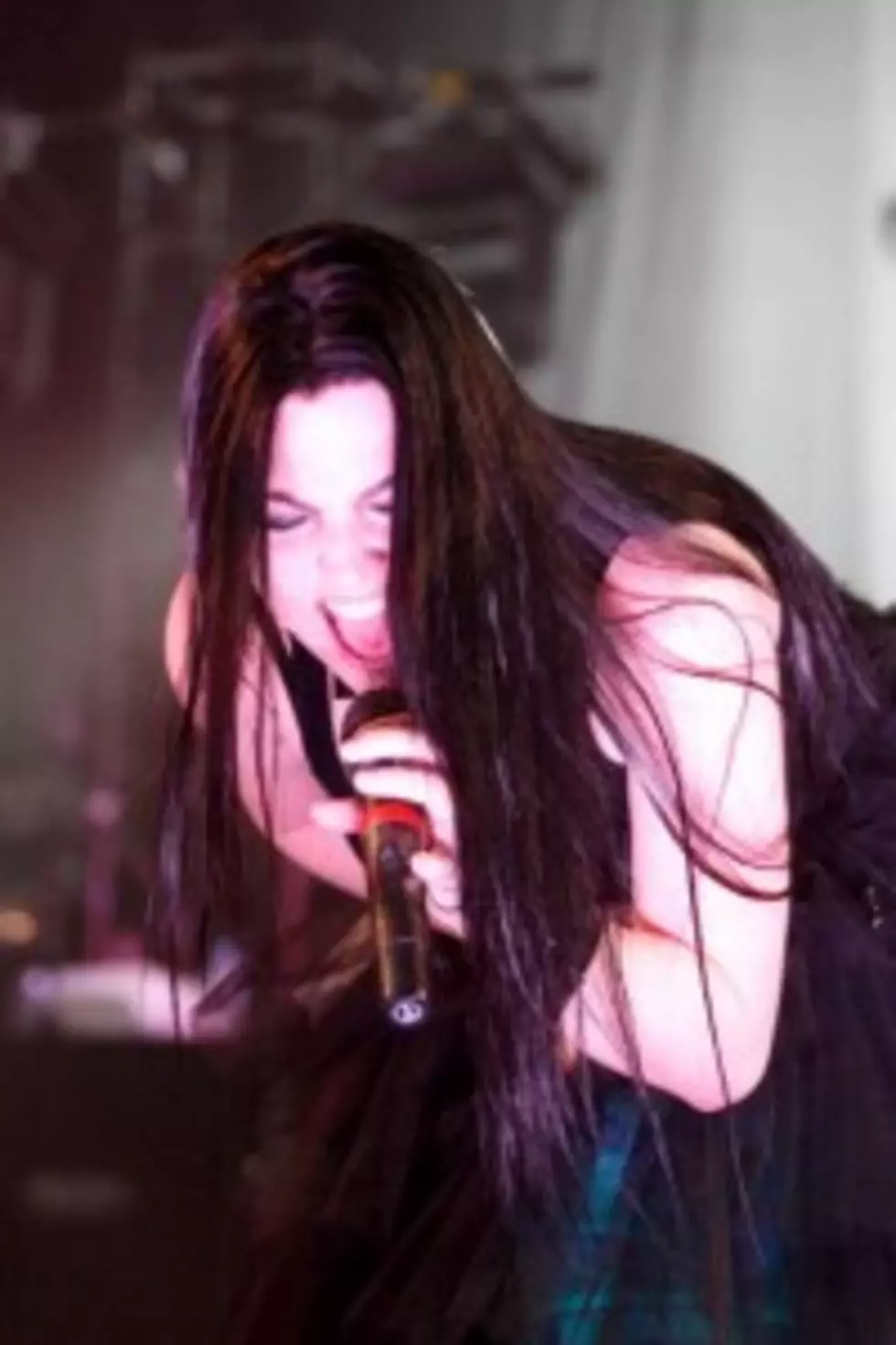 EVANESCENCE Performs New Single, &#8216;What You Want&#8217;, Live On MTV! [Video]