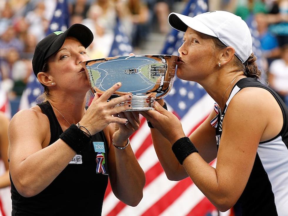 Photos of Women Kissing Trophies Fascinate Us — Morning Eyegasm [PICTURES]