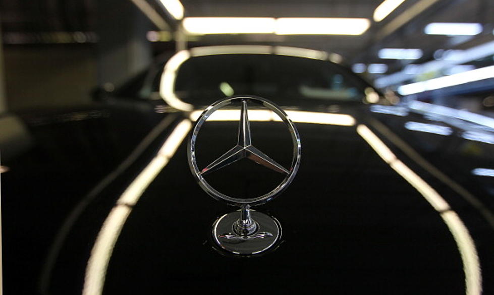 Mercedes Benz Makes Car Invisible [VIDEO]
