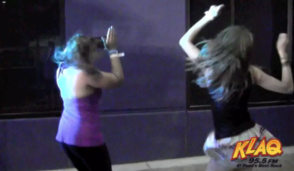 Lisa & Stephanie Dance Off-Beat to Kansas at Streetfest 2012 [VIDEO]