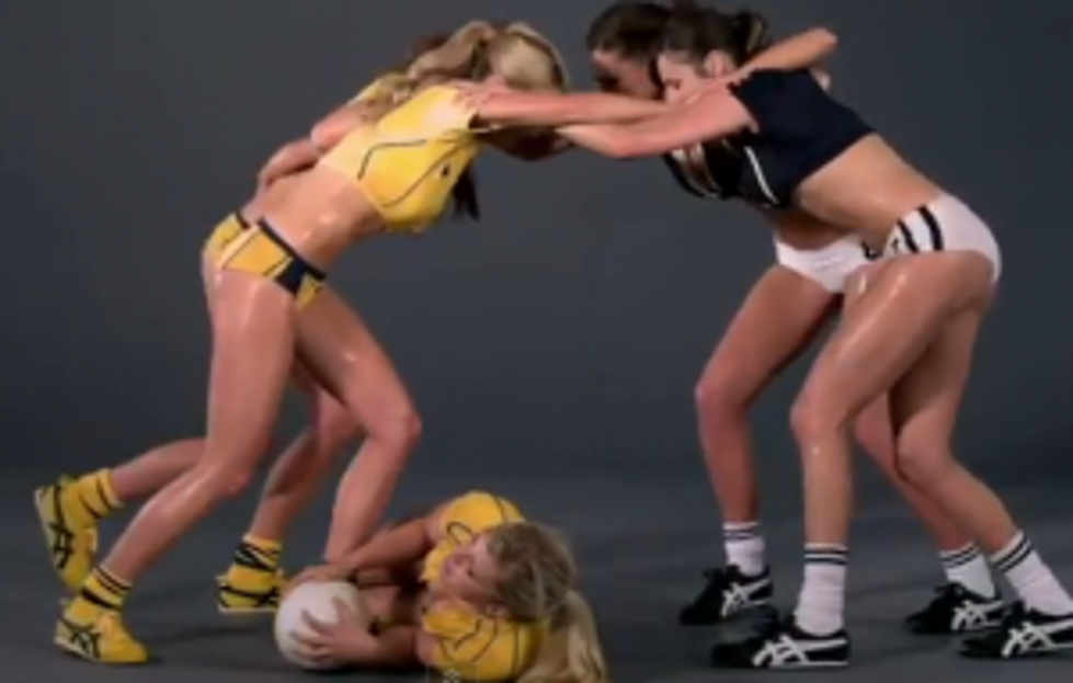 The Rules Of Rugby Explained By Hot Chicks! [Video]