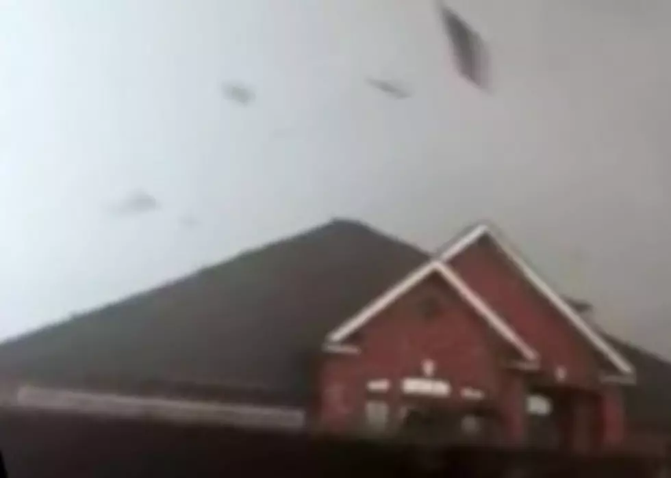 Crazy Moore Tornado Footage Taken from Storm Shelter [VIDEO]