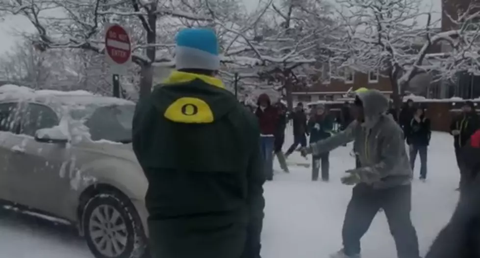 University Of Oregon Students Snowball Fight Escalates [VIDEO]