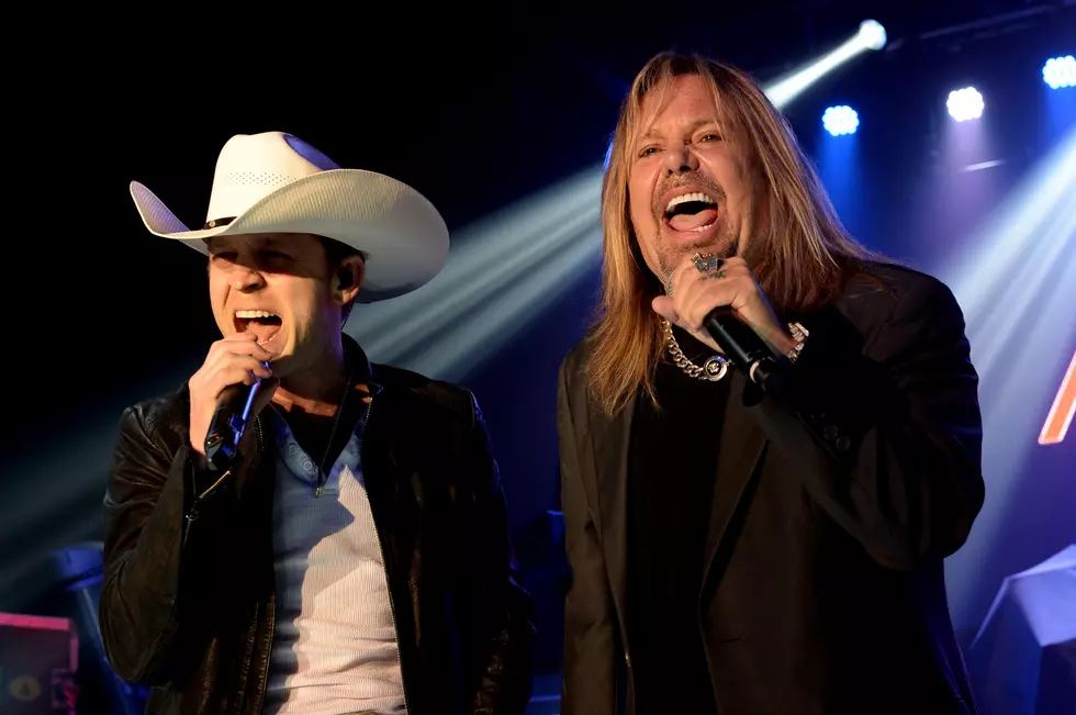 Motley Crue Honored By Country Artists