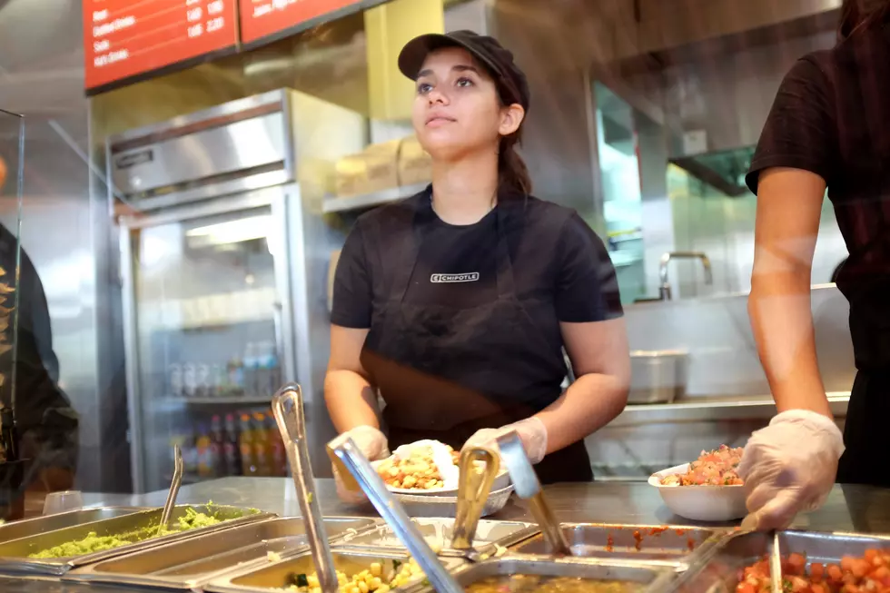 Chipotle Restaurants Eliminate GMOs from Food