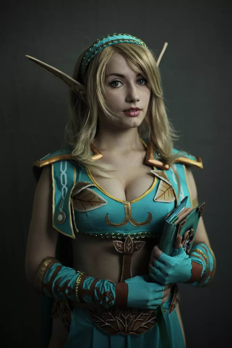 Cosplay babe