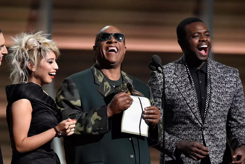 Steve Wonder Taunts Audience, Caused Biggest Laugh of the Night at Grammy’s