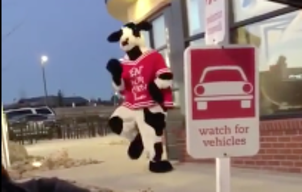 Chik-Fil-A Mascot Shows Off His Epic Trap Dance Moves