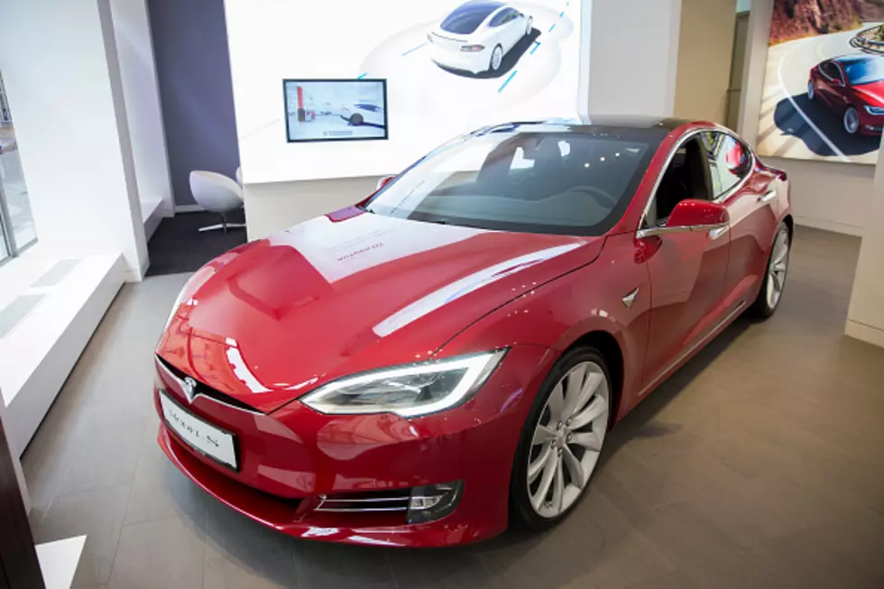 This Is What A Test Crash On The 2016 Tesla Model S Looks Like