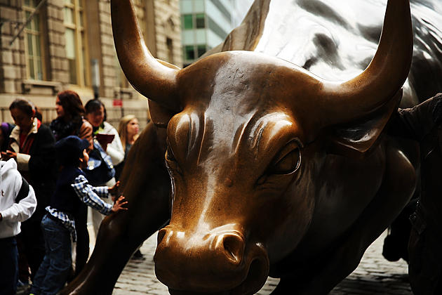 Texas Man Arrested For Attacking New York&#8217;s Charging Bull Statue