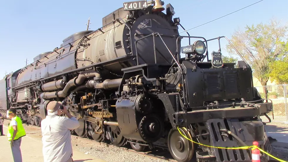 How Big Is “Big Boy” the Locomotive? Manute and Mini-Me Can Help