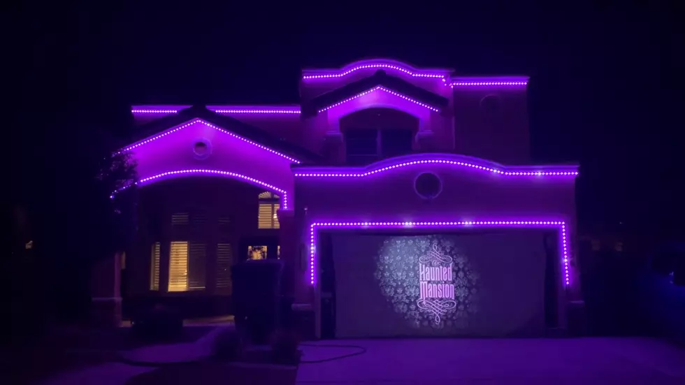 Super Sad I Missed this &#8216;Haunted Mansion&#8217; Light Show on Halloween