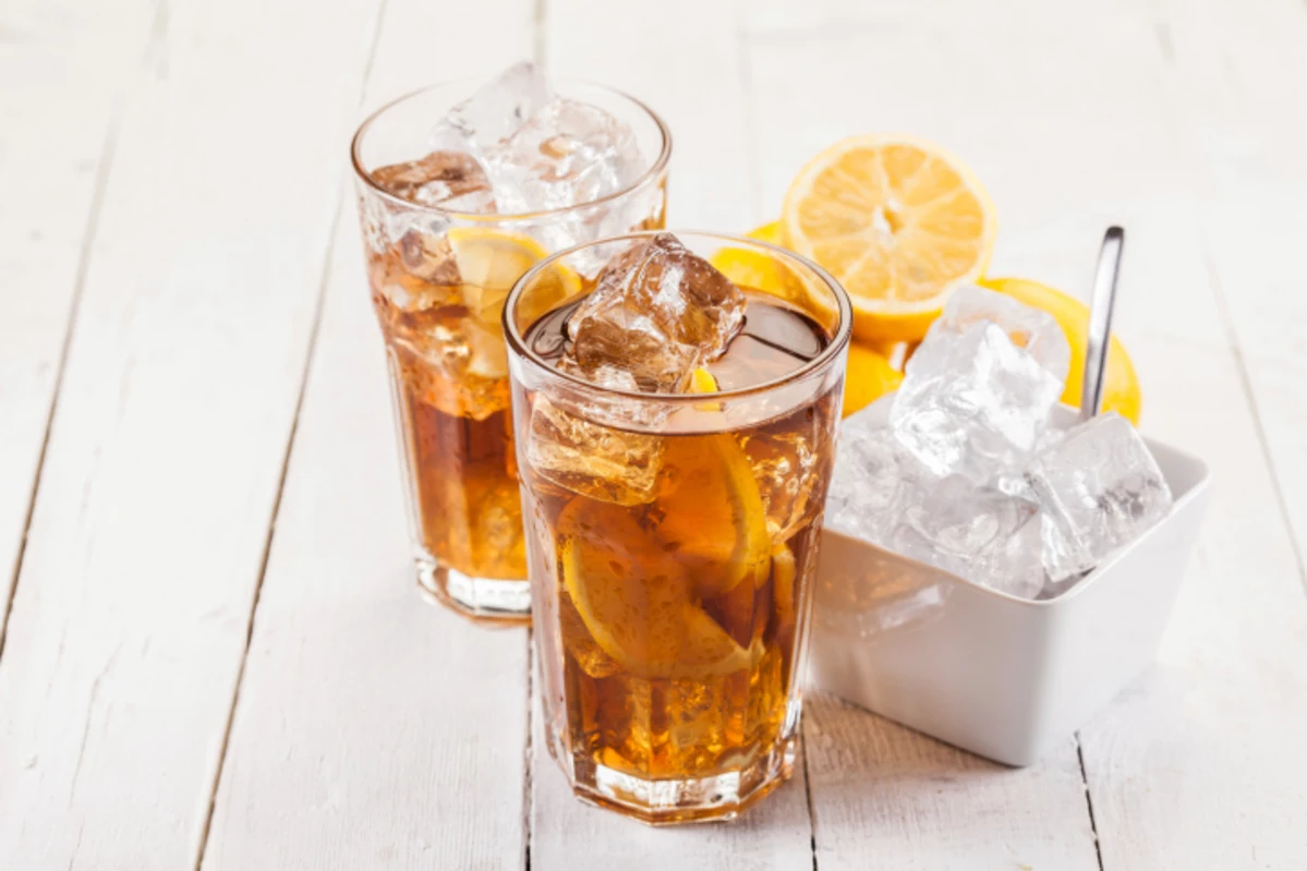 Холодный чай в домашних условиях. Лонг Айленд айс ти. Напитки со льдом. Чай со льдом. Лимонад со льдом.