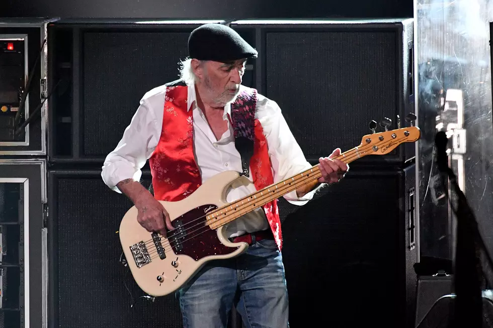 Mick Fleetwood Does The 'Dreams' Tik Tok Challenge