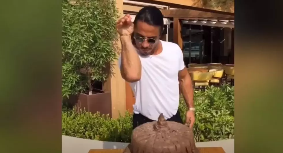 Priests in El Paso Will Distribute Ashes Like the 'Salt Bae' Man