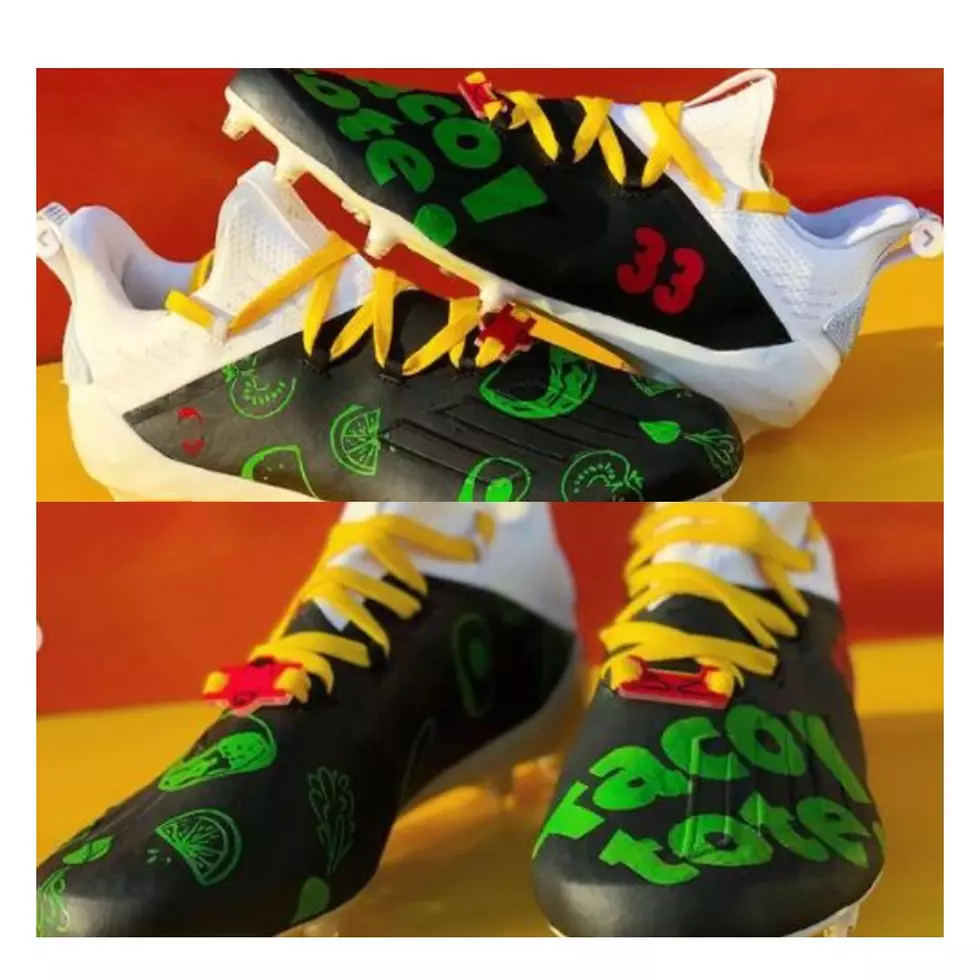 Aaron Jones Celebrates Taco Tuesday With Custom Taco Tote Cleats