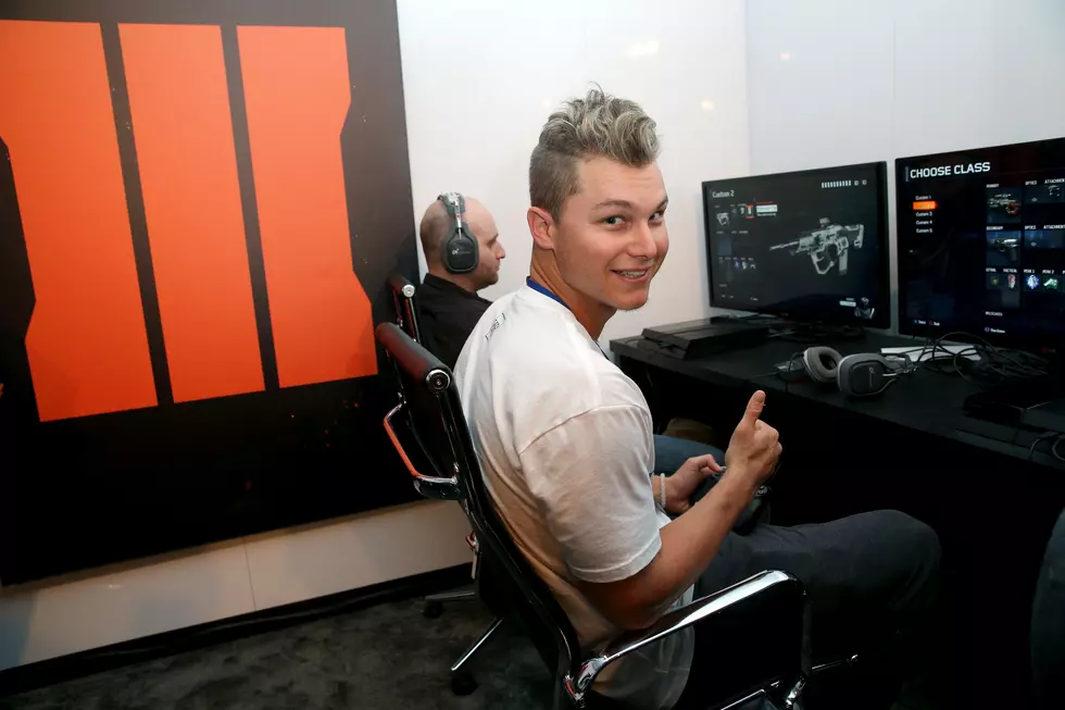 Joc Pederson Visit Activision's Call Of Duty: Black Ops 3 Booth At The E3 Convention