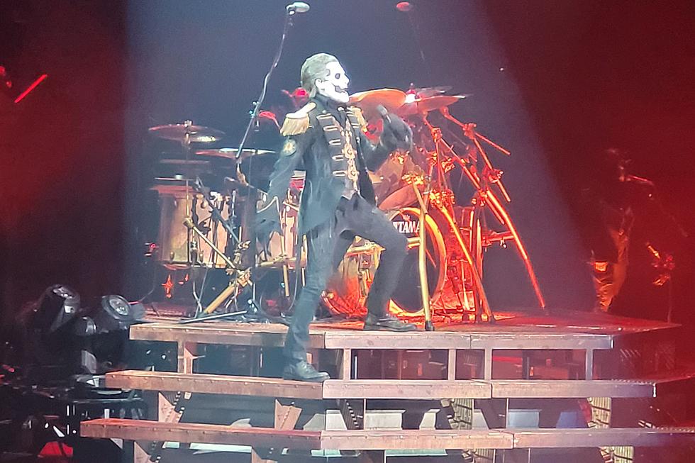 El Paso&#8217;s Ghost Show Was Spectacular with Papa&#8217;s Many Costume Changes