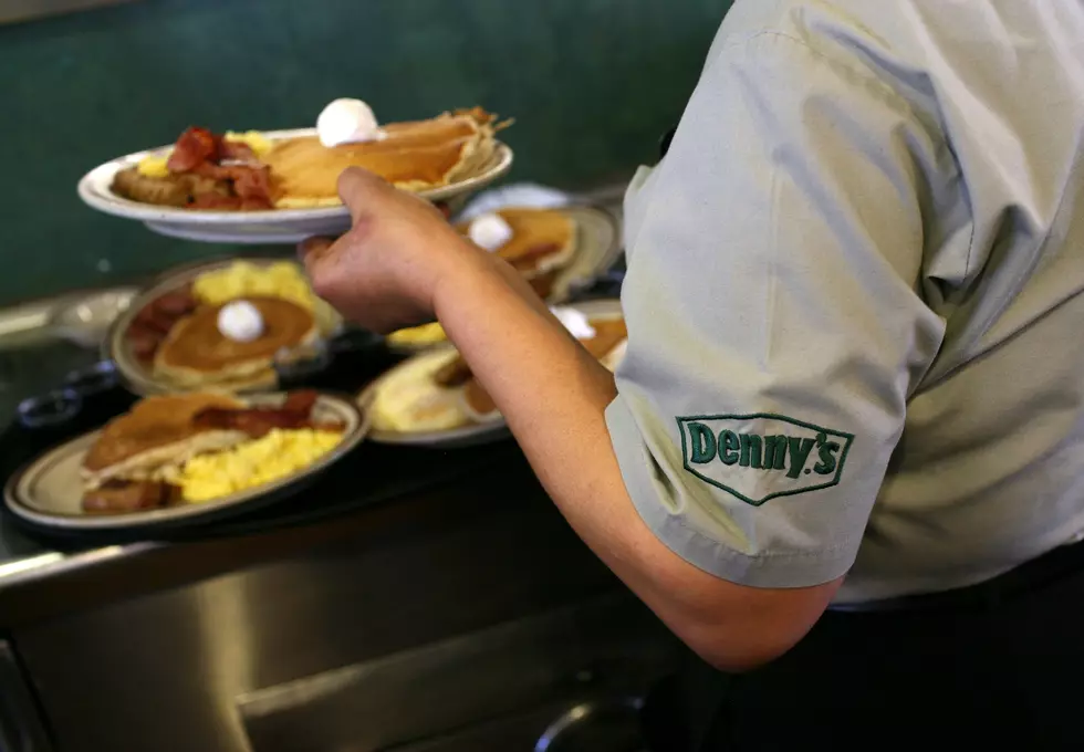 Texas Women Help Short Staffed Denny's