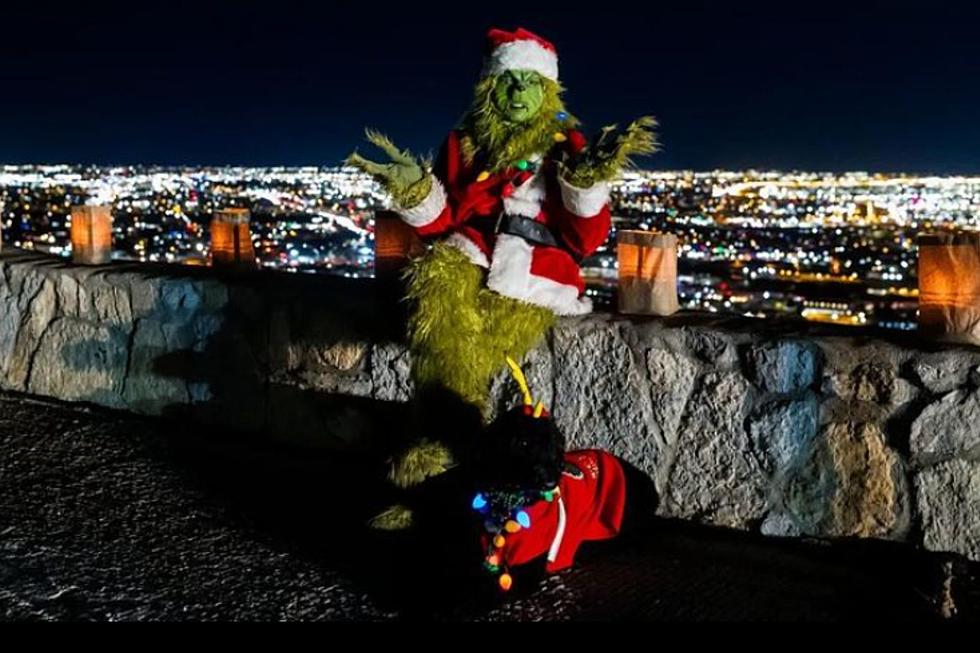 Everyone Is Loving this El Paso Grinch Who Sounds Like Ryan Reynolds
