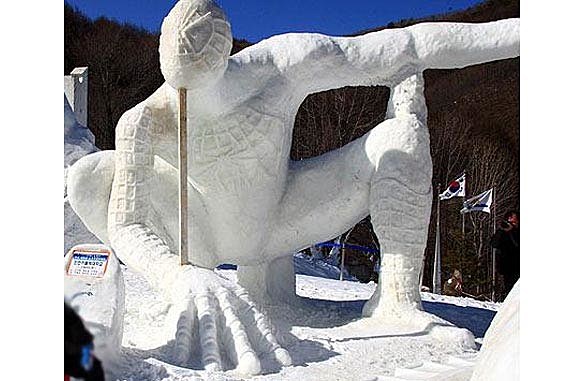 Super Snowmen: Comic Book and Sci-Fi Snow Sculptures From Around The Net