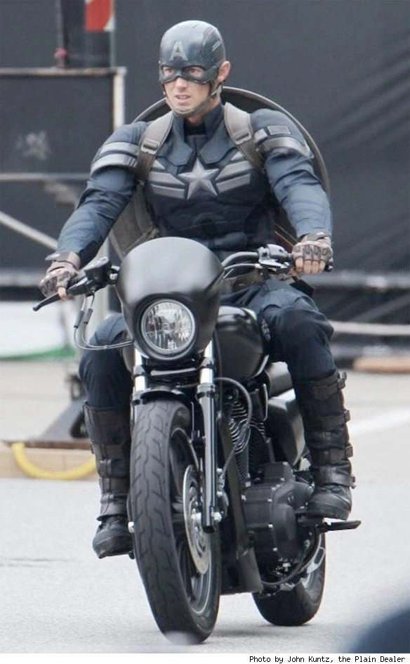 New 'Captain America: The Winter Soldier' Set Pics Show Off Cap's New  Costume