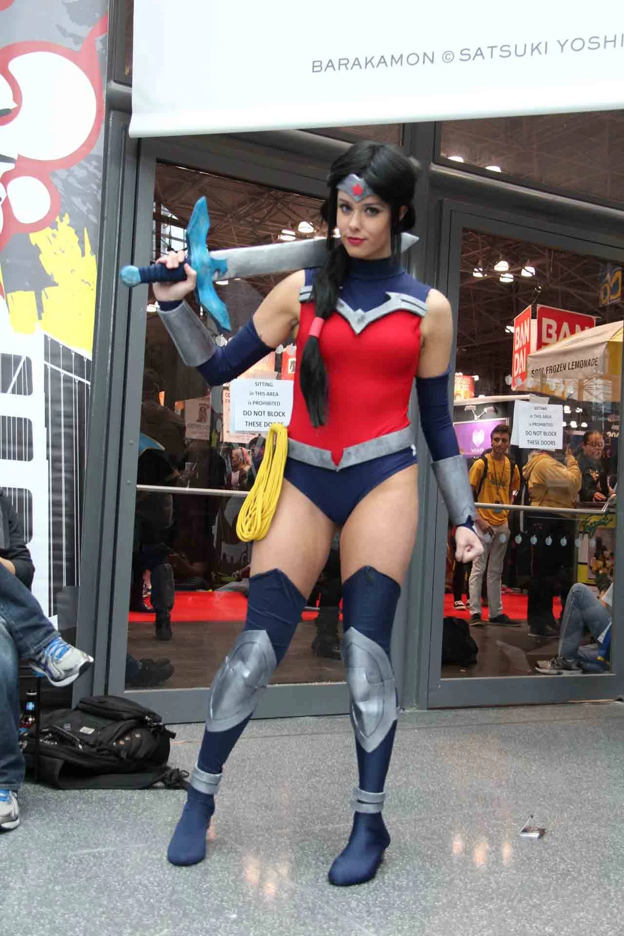 justice league war wonder woman cosplay
