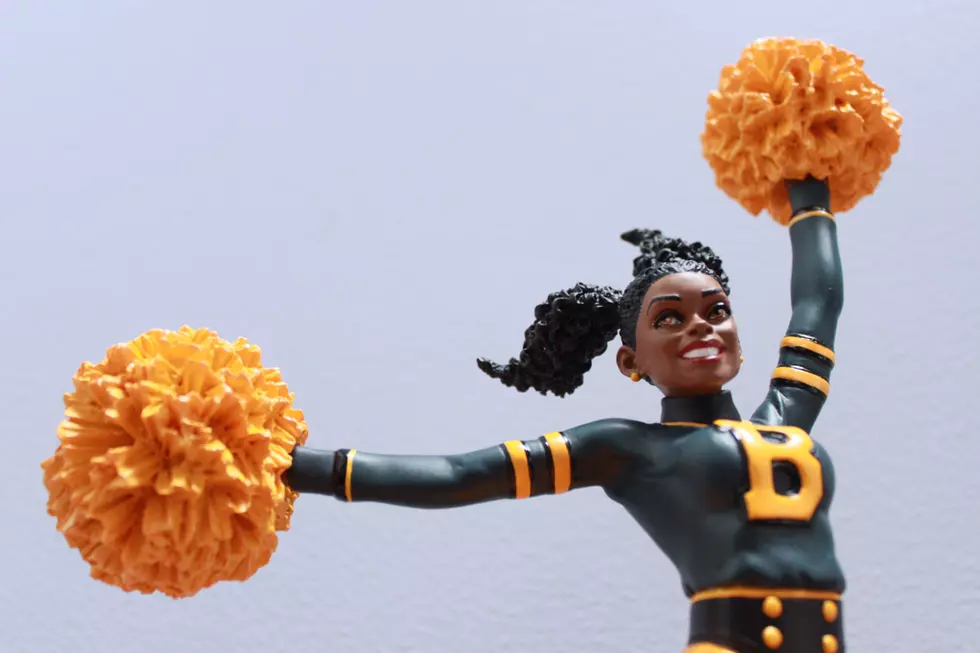 DC Collectibles Puts a Pin(up) in 2016 With Bumblebee and the &#8216;Art of DC Comics Bombshells&#8217; [Review]