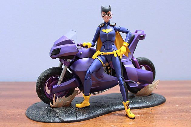 Batgirl&#8217;s Latest DC Collectibles Figure Cements Her Status as a DC Icon [Review]