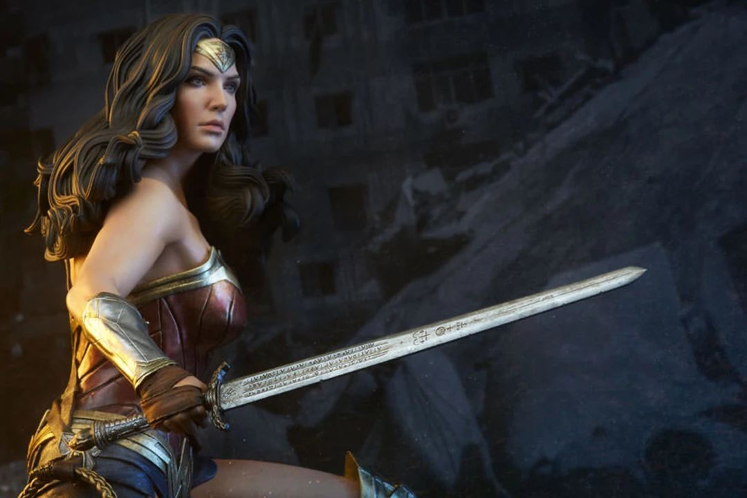 Wonder Woman Stands at the Ready as Sideshow's Latest Statue