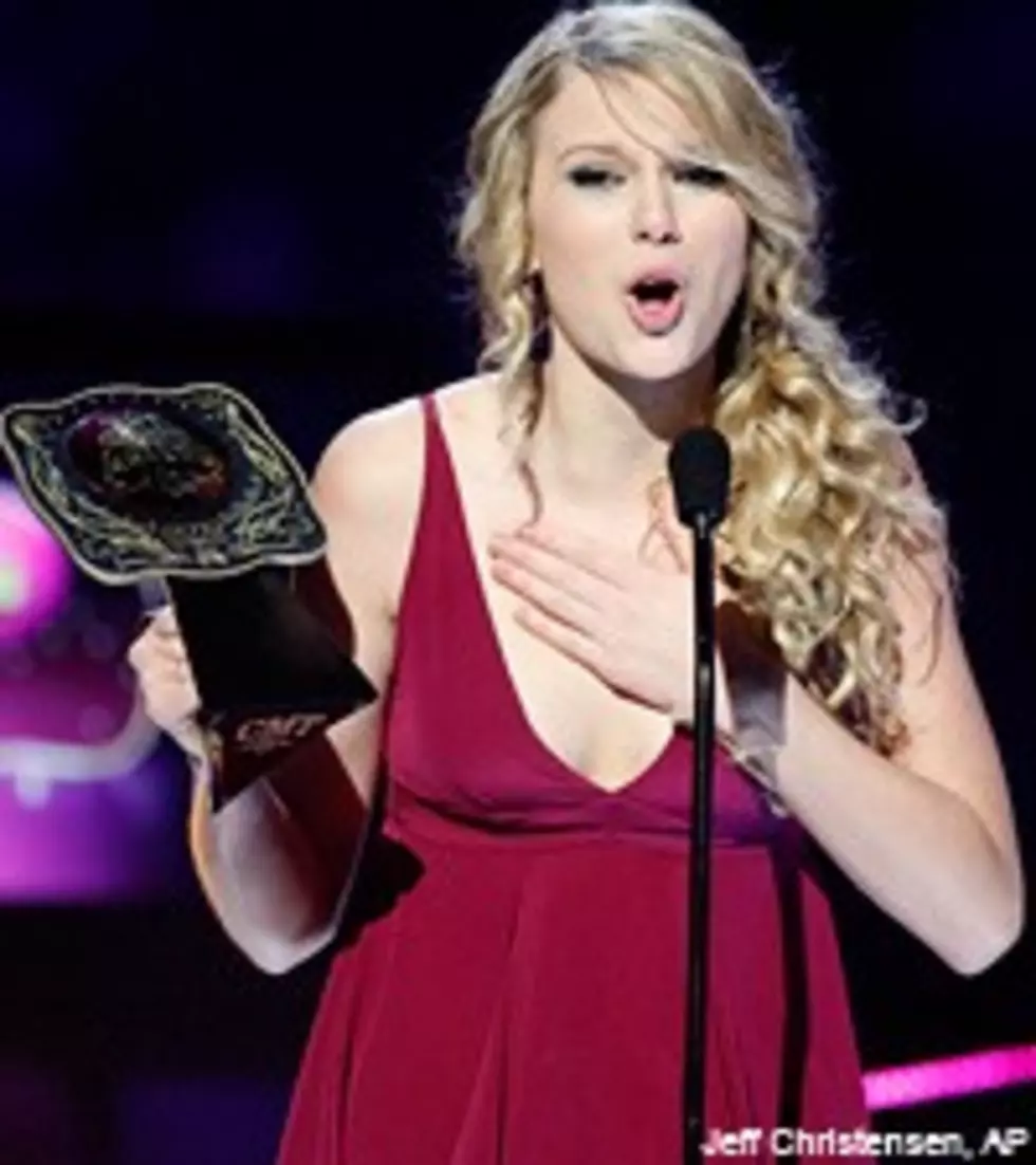 Taylor Swift Wins Two Big CMT Awards