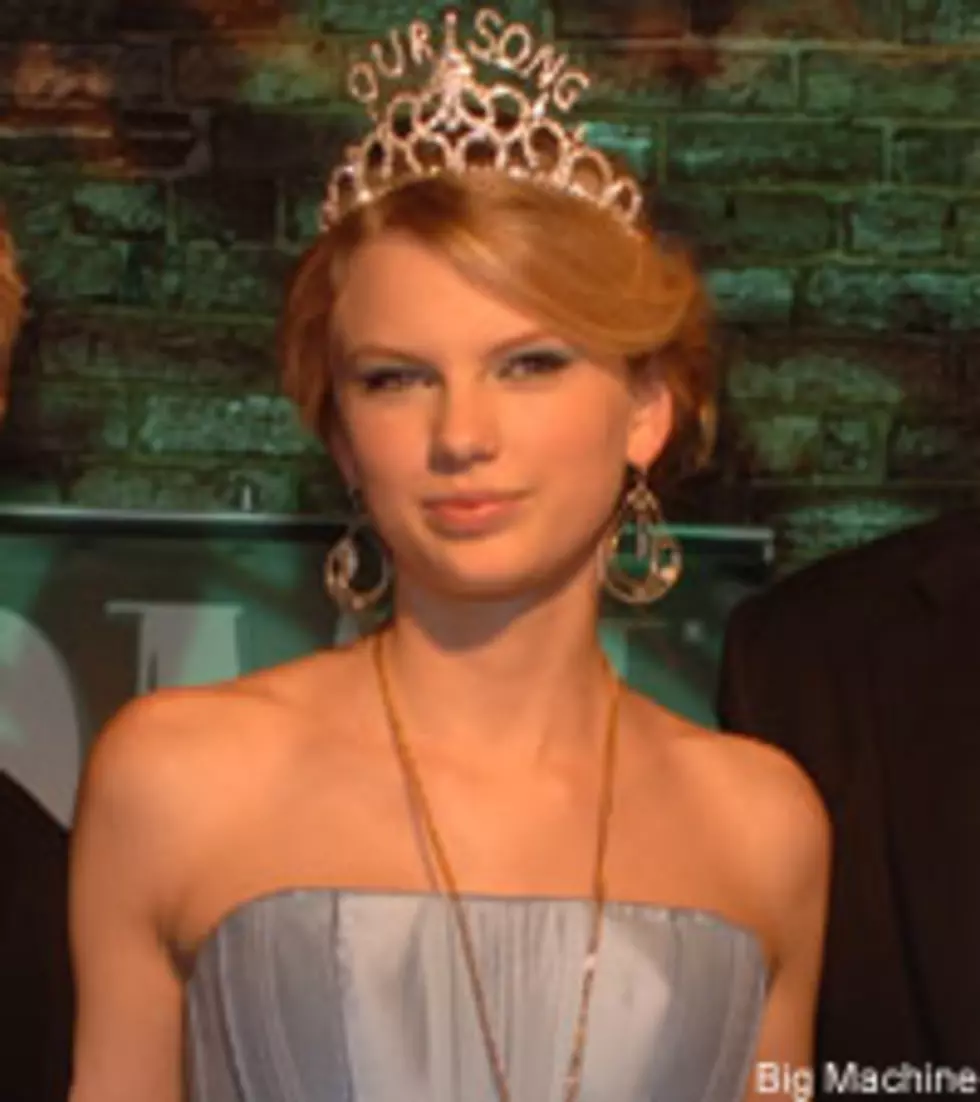 Taylor Swift Goes to Prom