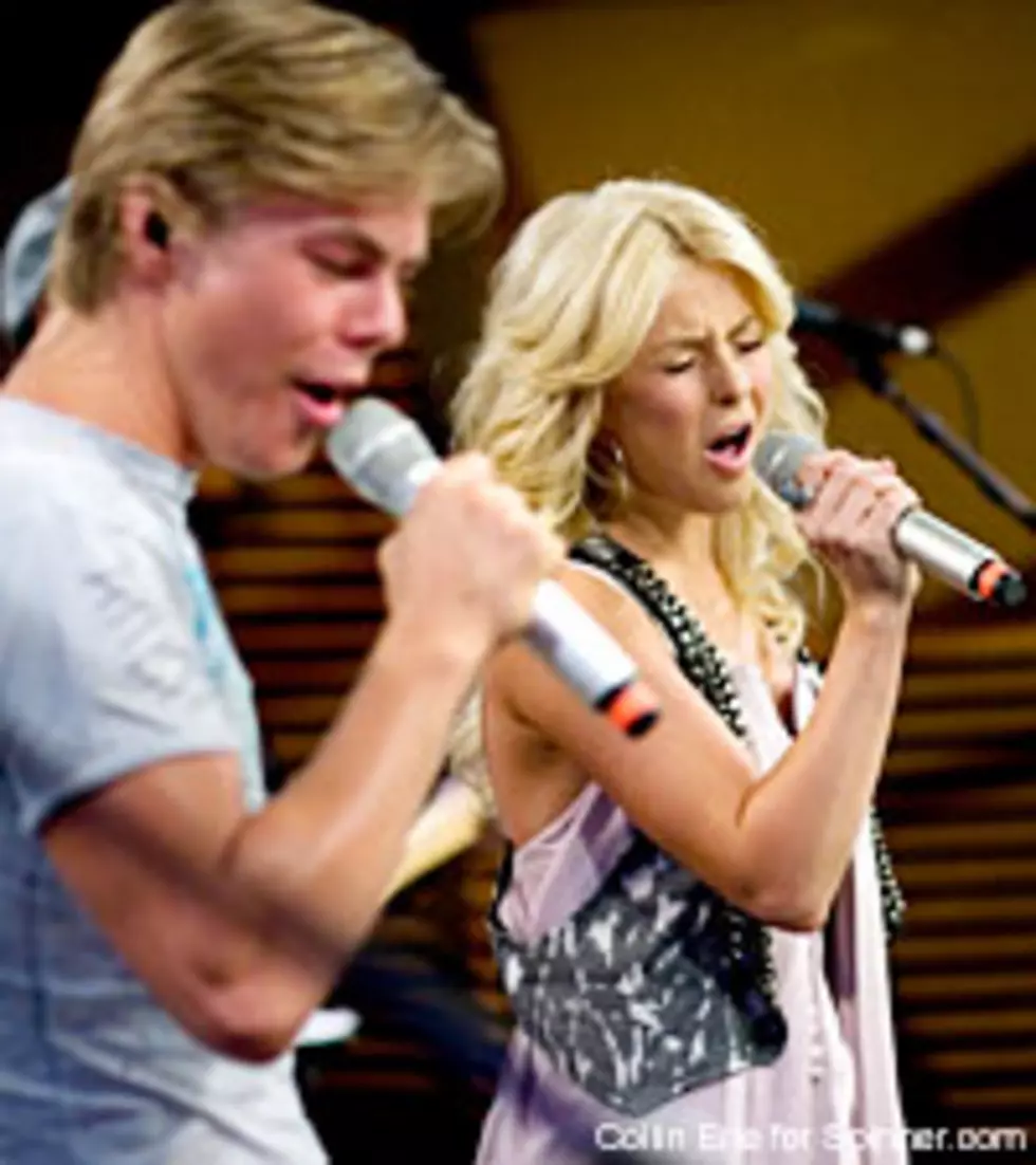 Julianne Hough Duets With ‘Dancing’ Brother Live