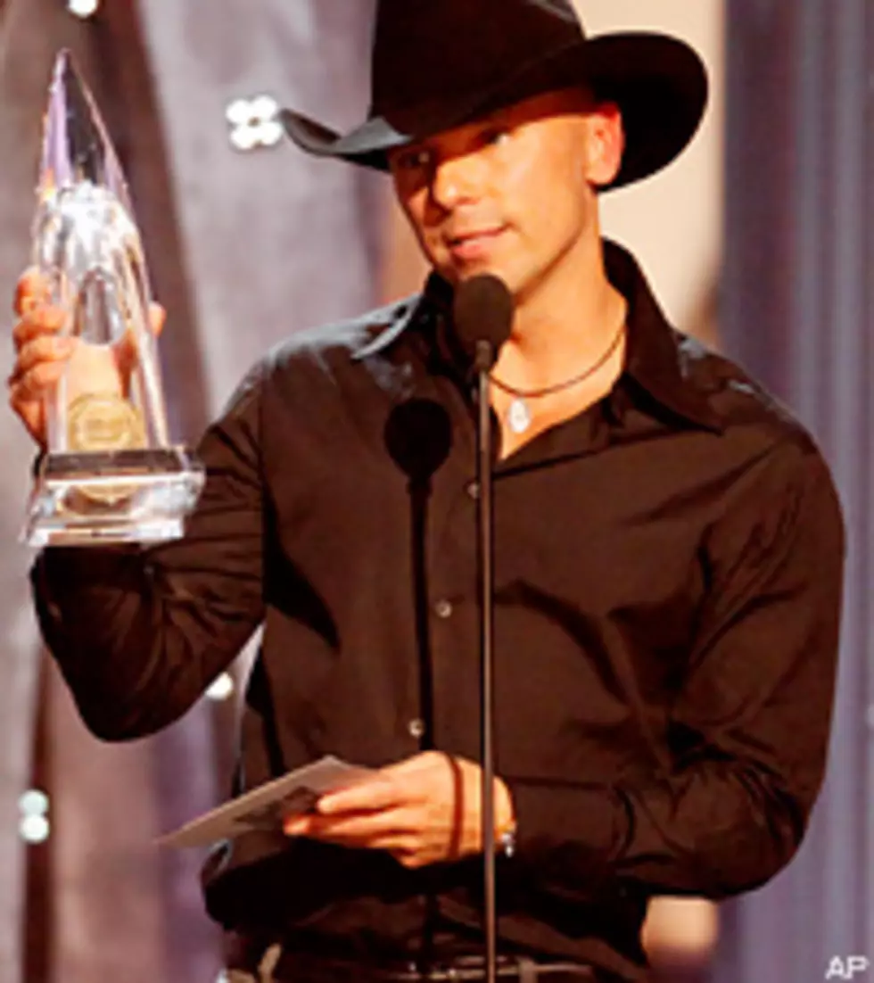 Kenny Chesney Is Four-Time CMA Entertainer of the Year