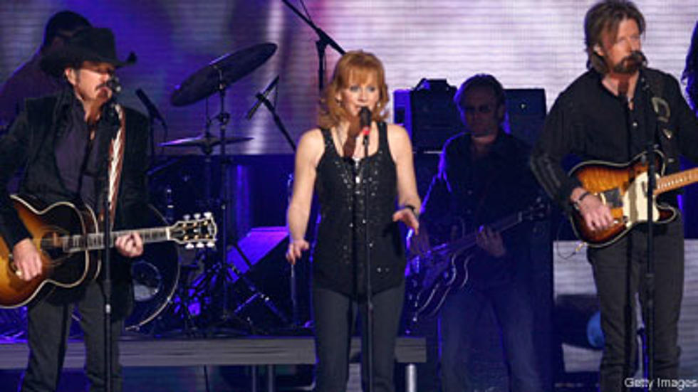 Reba McEntire Plays &#8216;Cowgirl&#8217; for Brooks &amp; Dunn
