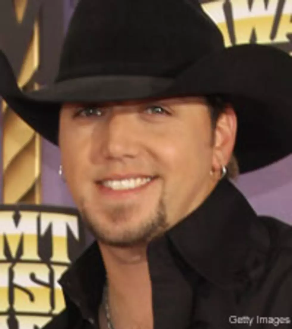 Jason Aldean Celebrates &#8216;Dirty&#8217; Christmas