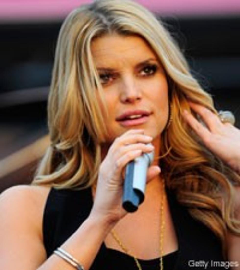 Jessica Simpson Flubs Songs in Live Show