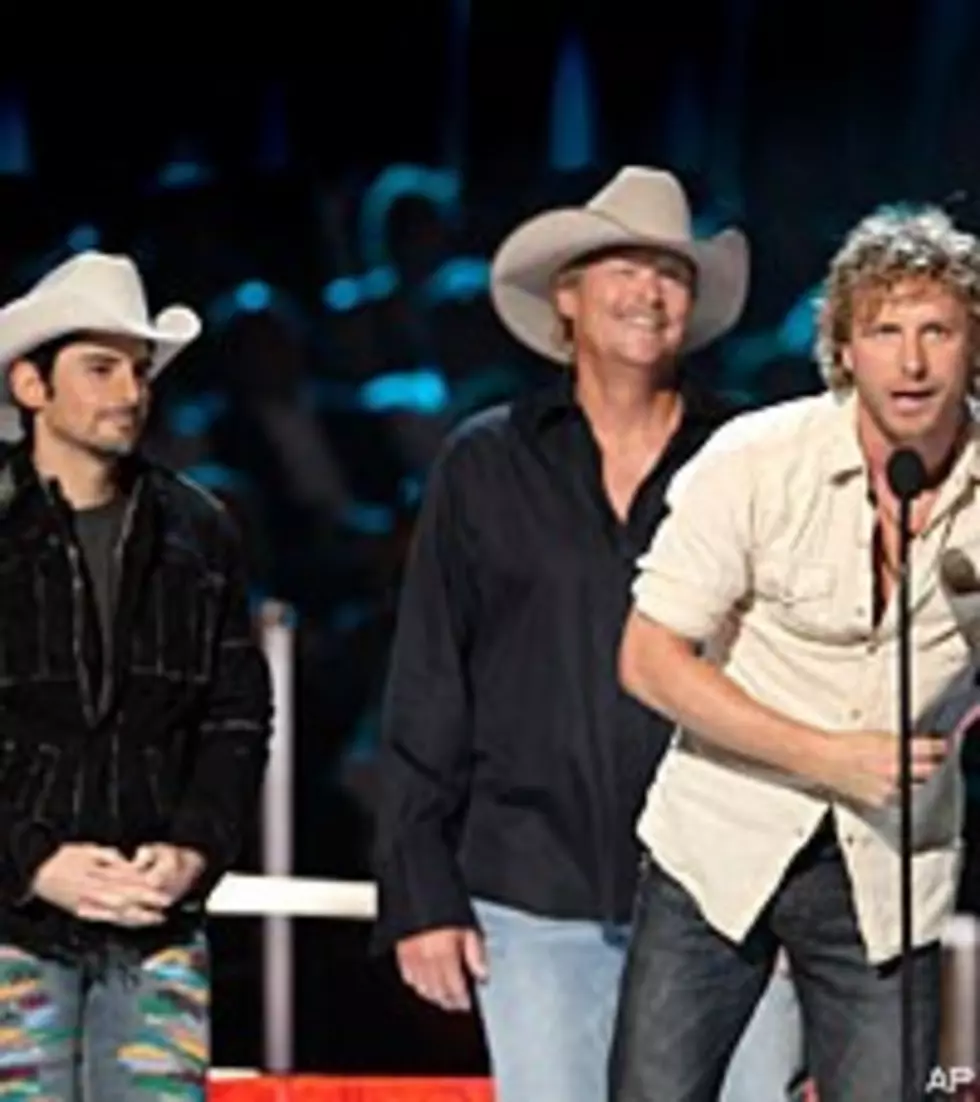 Alan, George, Brad and Dierks Win CMT Performance Video