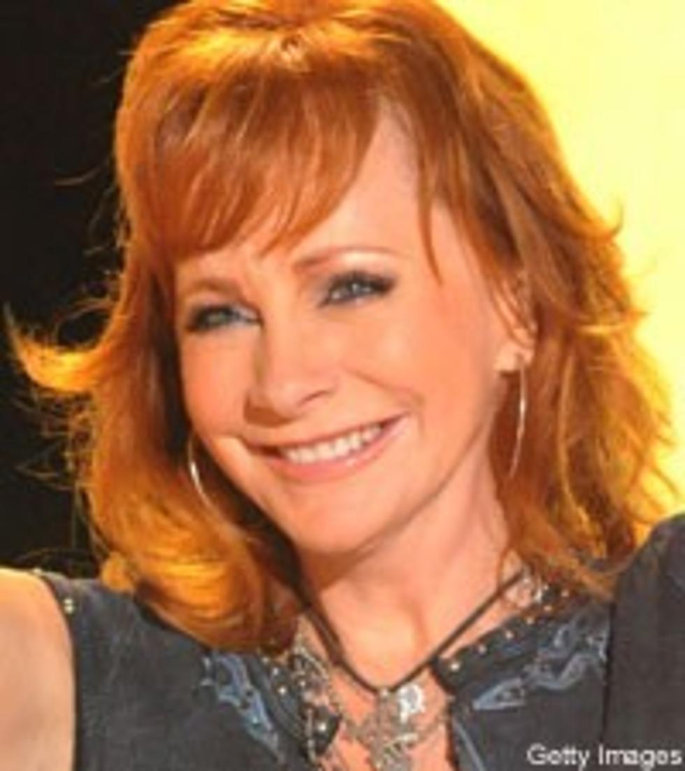 Reba McEntire Meets 200 Lucky &#8211; and Persistent &#8211; Fans